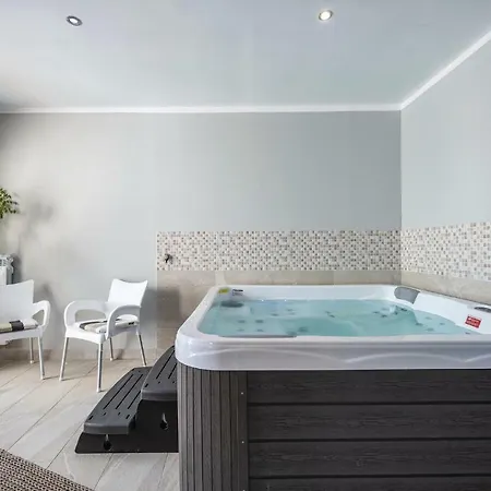 Two-bedroom In Labin ラビン