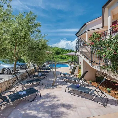Two-bedroom In Labin ラビン