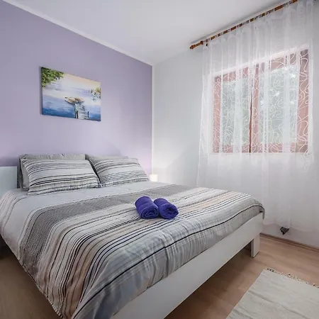 アパート Two-bedroom In Labin ラビン